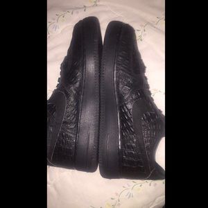 Men’s black printed nike air forces